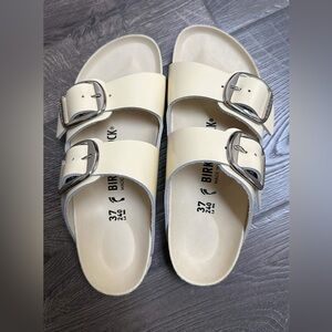 New Arizona Big Buckle Natural Leather Patent Sz 37 (6-6.5) in High Shine Butter